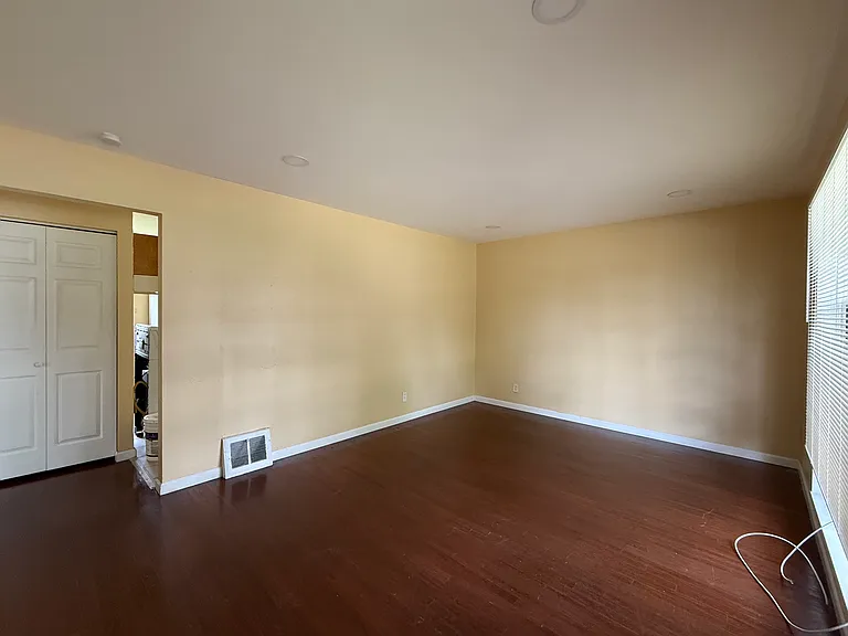 7727 Paddington Dr — Photo 5