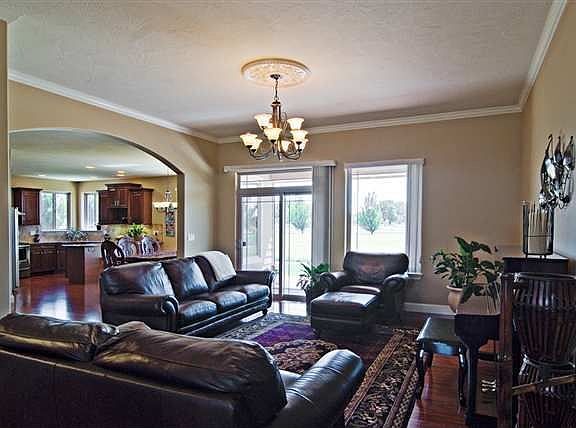 4th image of 19 Linda Ln
