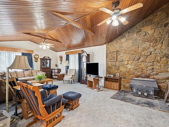 4th image of 2745 Pickering Dr