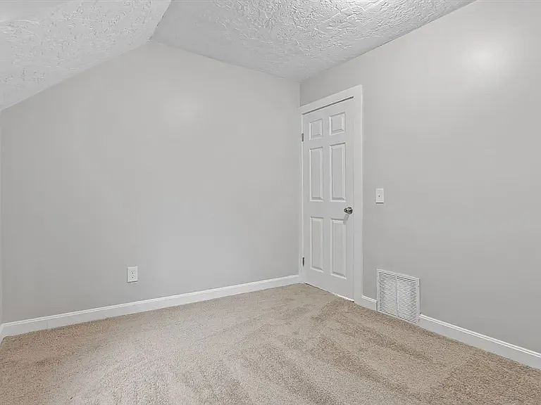 125 Grandview Ave — Photo 15