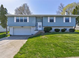 106 Meadowlark Ln NW, Cedar Rapids, IA 52405