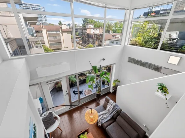 1288 Chesterfield Ave Penthouse 1, North Vancouver, BC V7M 2L5