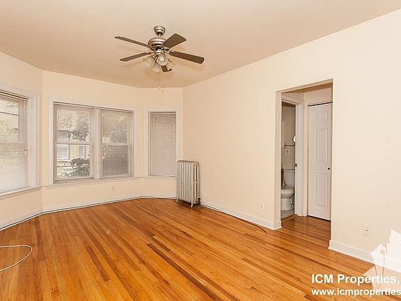 3rd image of 3914 N Pine Grove Ave #1F