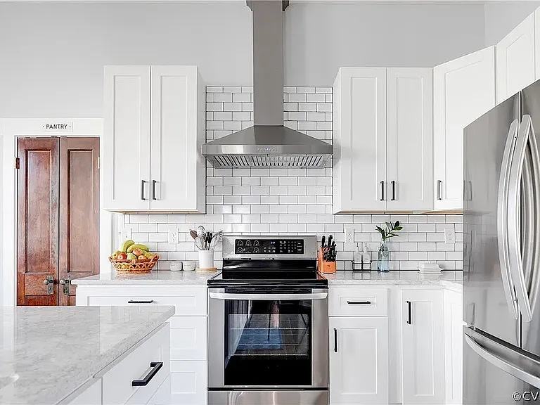205 Poe St — Photo 33