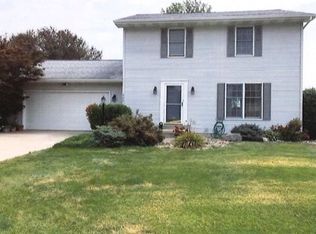 305 Mockingbird Ln, Le Roy, IL 61752