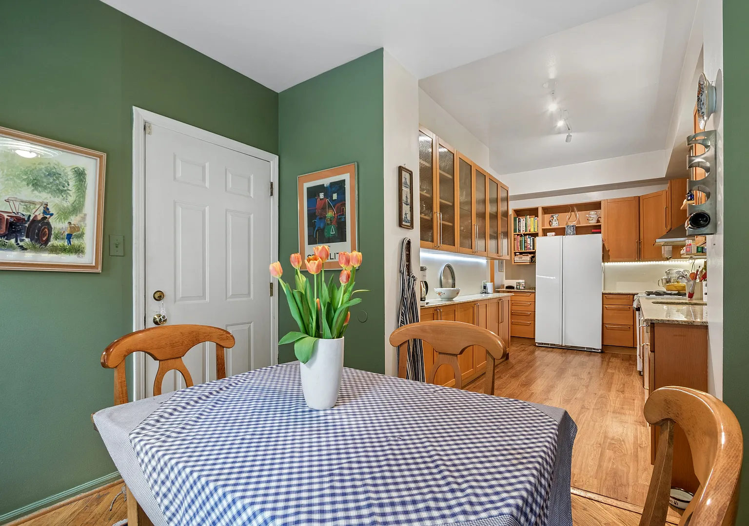 2 bed, 1600 sqft, $4,300 — Photo 4