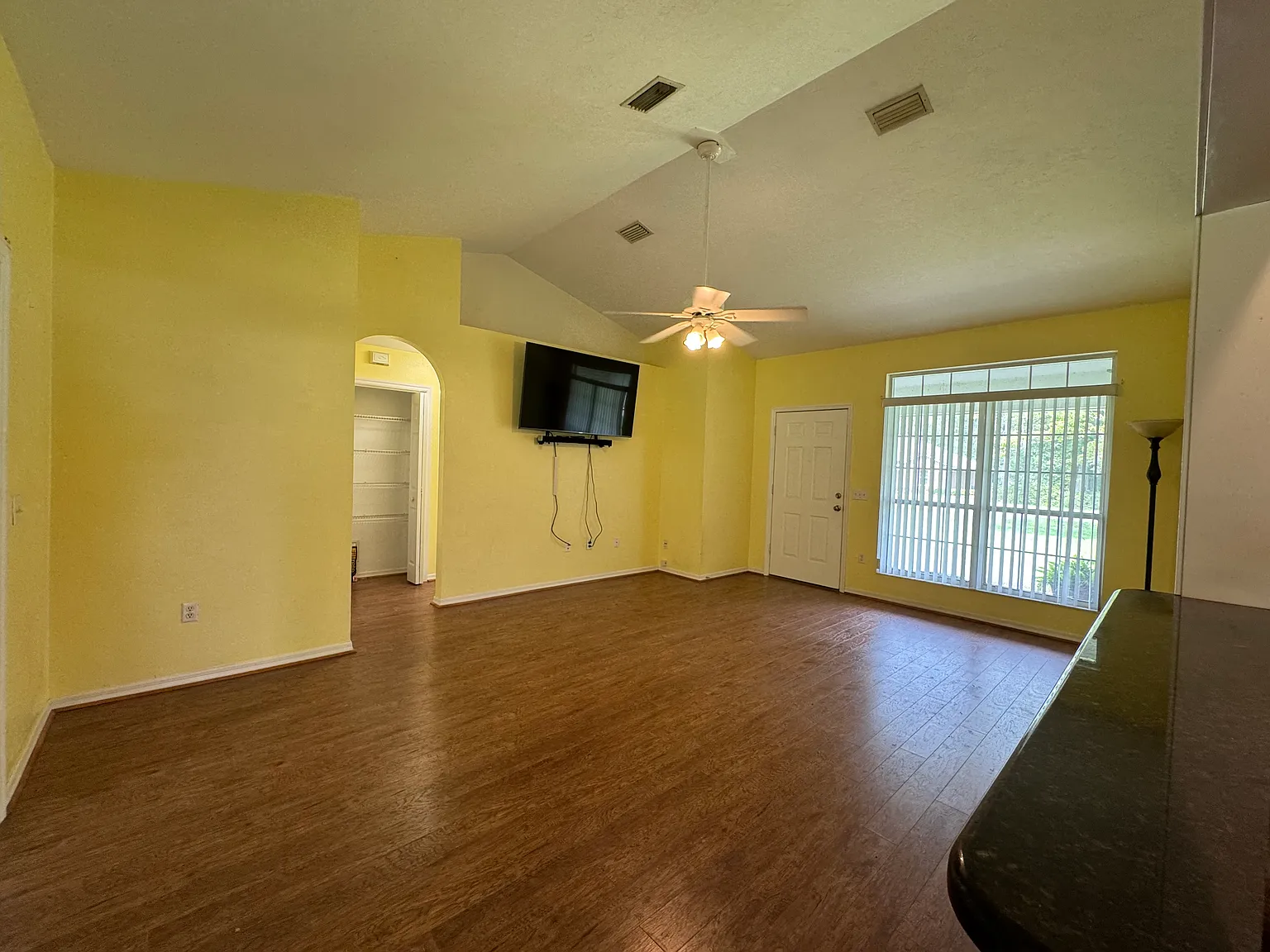 3 bed, 1364 sqft, $1,795 — Photo 3