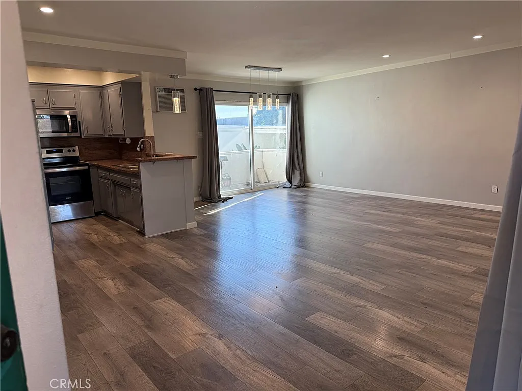 1 bed, 1.0 bath, 763 sqft, $1,960 — Photo 1