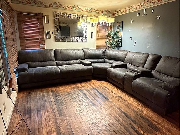 3rd image of 5916 Pearl Rd