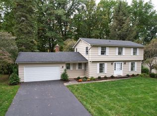 8 Sand Brook Rd, Pittsford, NY 14534