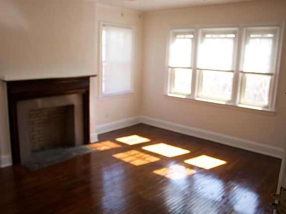 2nd image of 124 W Oakland Ave APT B