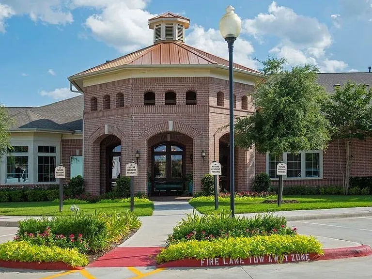 Leasing Center