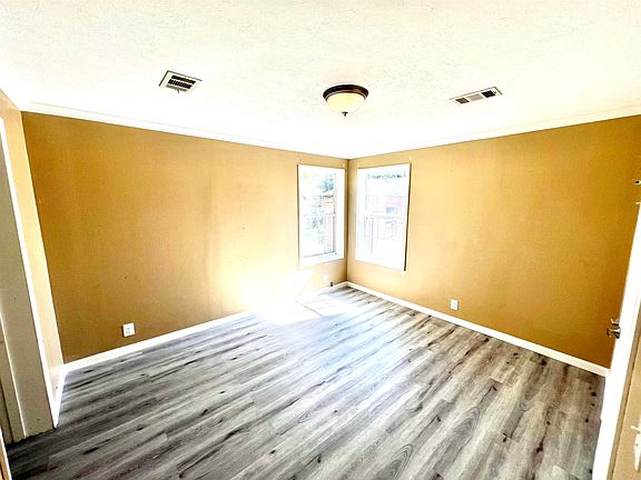5th image of 925 Cherry St