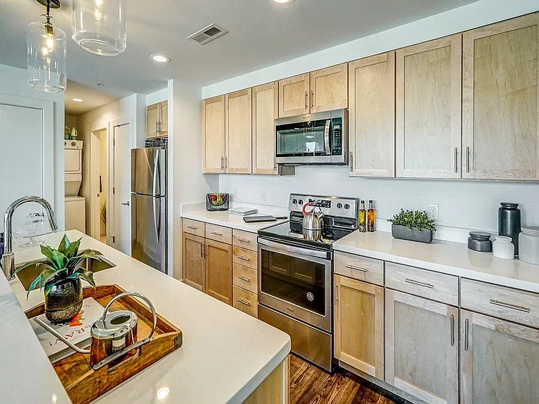 Riverside Village Apartments — Photo 78