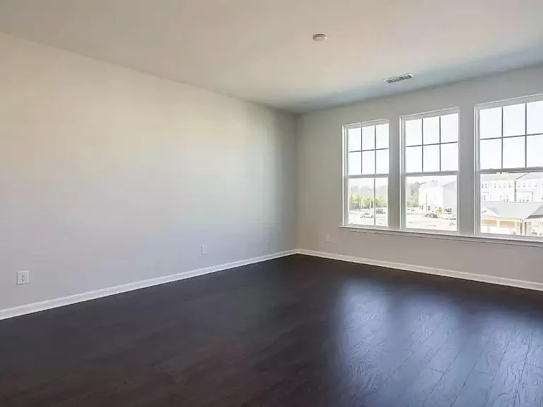 1009 Commack Dr — Photo 12