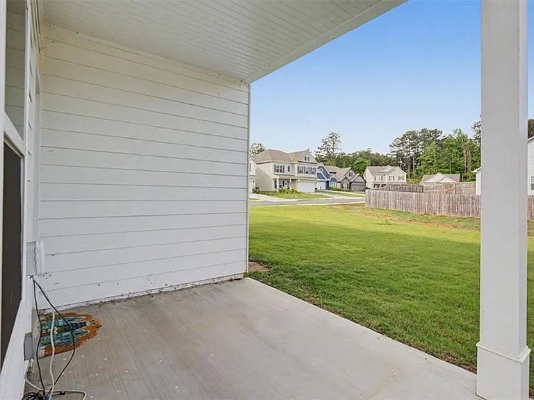 514 Denton Dr — Photo 36