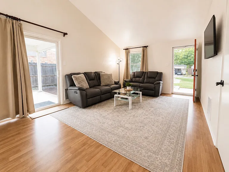 7704 Independence Dr — Photo 15