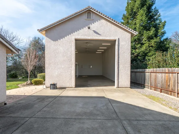 4624 Columbine Dr, Redding, CA 96002