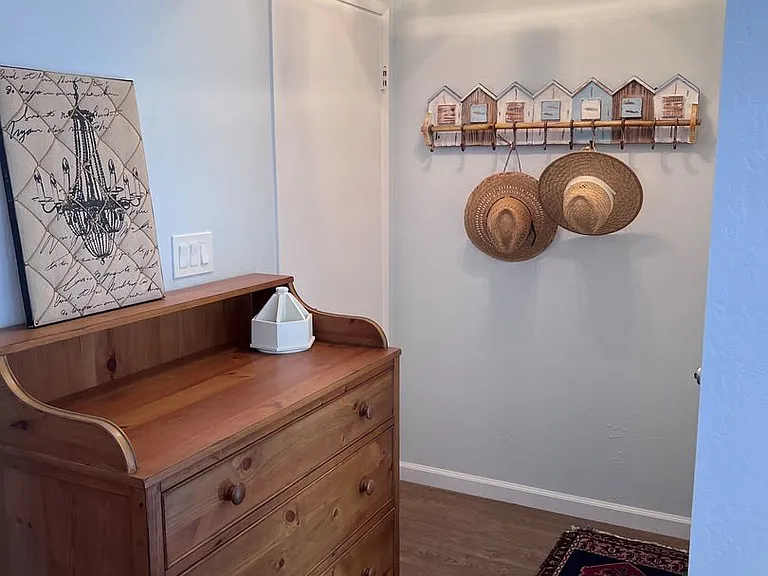 601 Acorn Ct — Photo 6