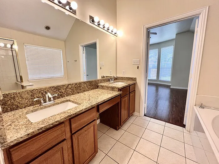 2902 Cedar Wood Dr — Photo 8