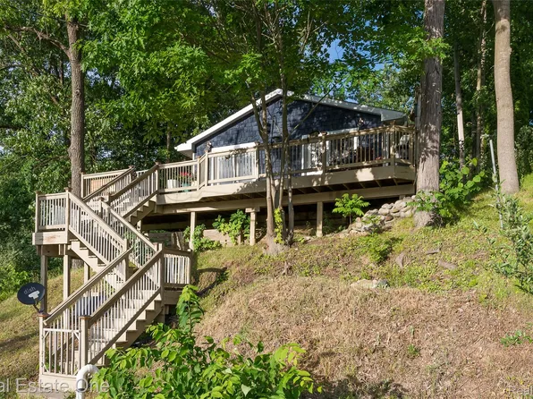 11459 Patterson Lake Dr, Pinckney, MI 48169