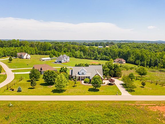 2nd image of 120 Sugartree Manor Dr