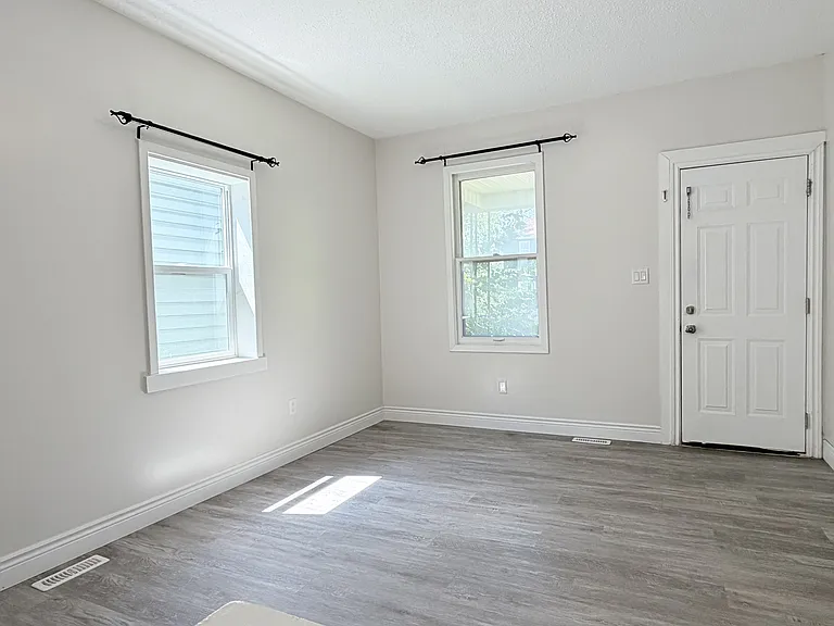 476 Aylmer Ave — Photo 3