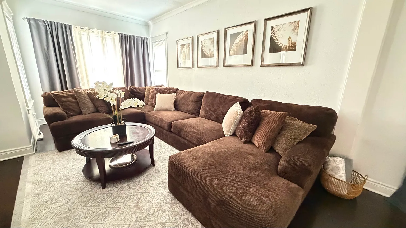 7 bed, 4860 sqft, $8,995 — Photo 2