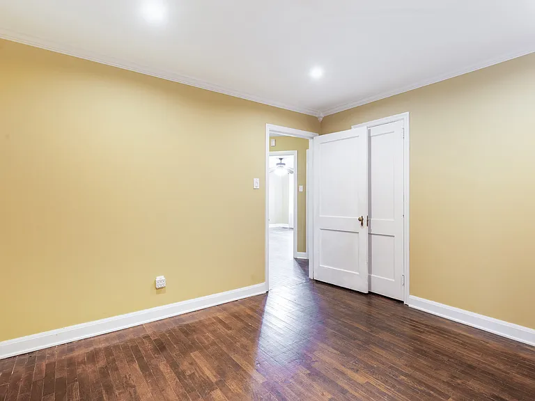 611 W Glenwood Ave — Photo 10