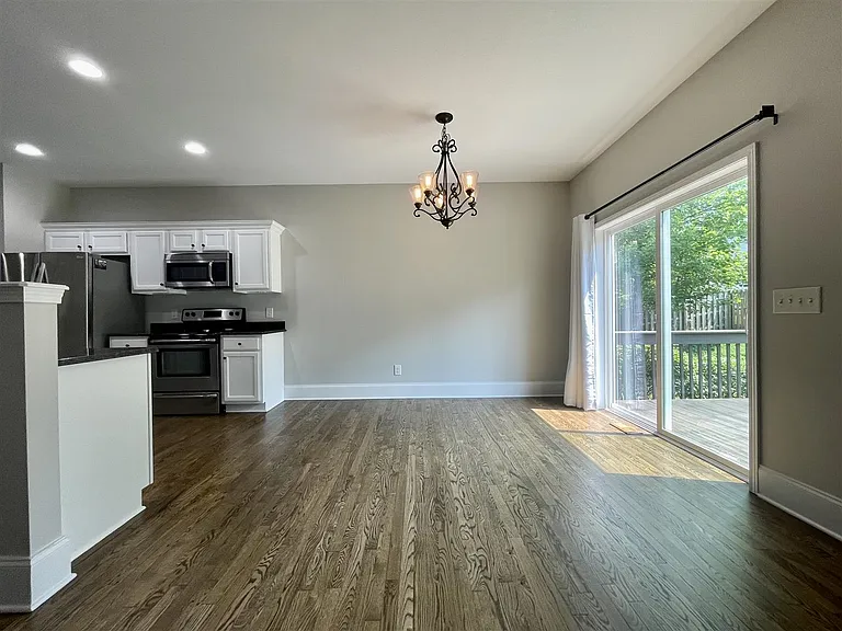 80 Lakeview Dr E — Photo 10