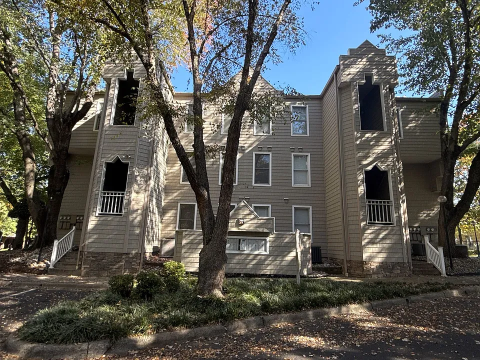 300 S Cedar St #3