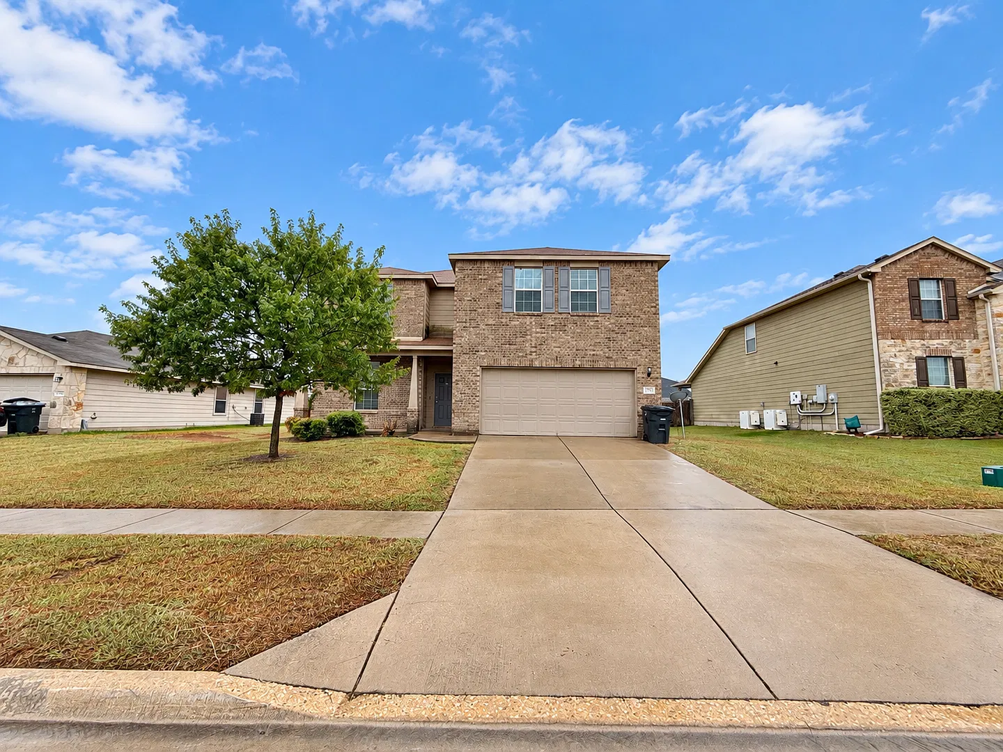 Need space? Huge 2 story home in Trimmier Estates! — Photo 1