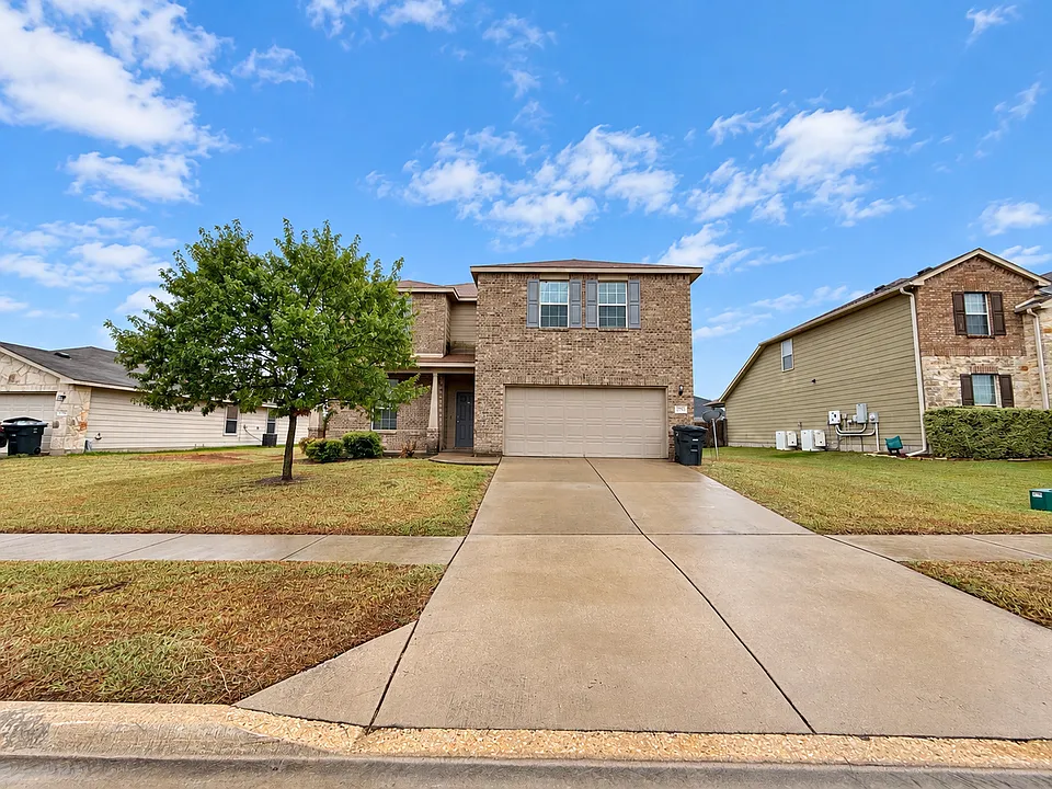 408 E Vega Ln