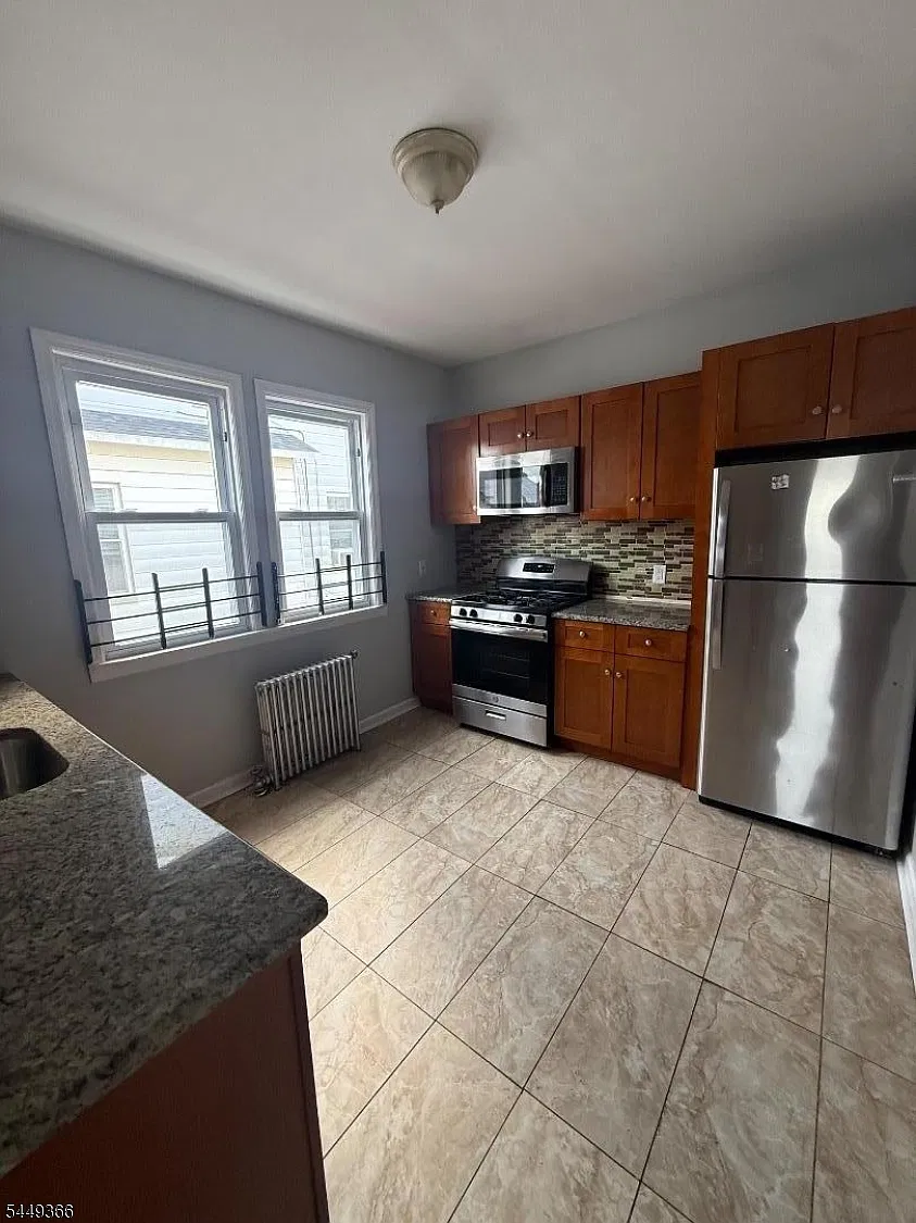 3 bed, 1.0 bath, $2,400 — Photo 1