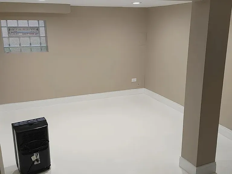 1729 N Melvina Ave #BASEMENT — Photo 2
