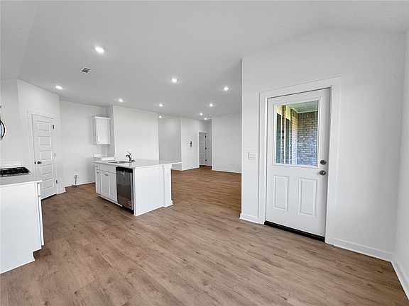 5th image of 304 Ruggles St