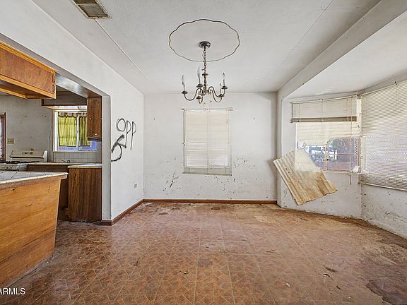 2nd image of 328 N DELAWARE Street