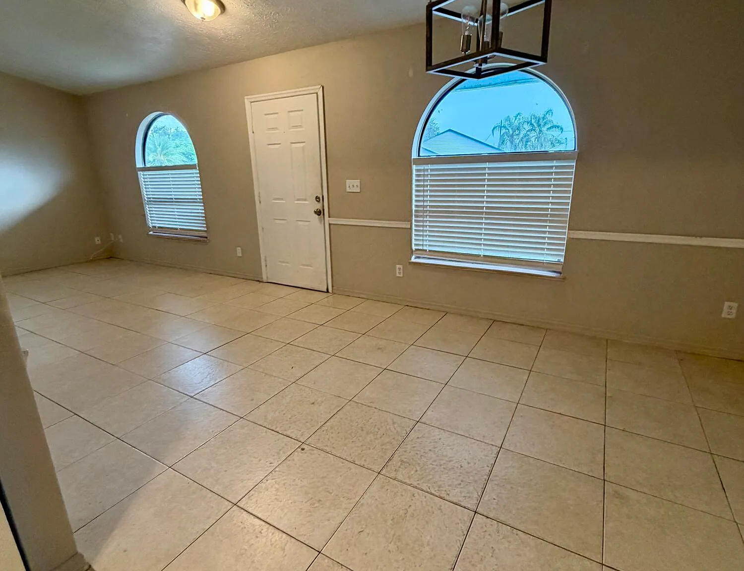 2 bed, 3.0 bath, 888 sqft, $1,850 — Photo 2
