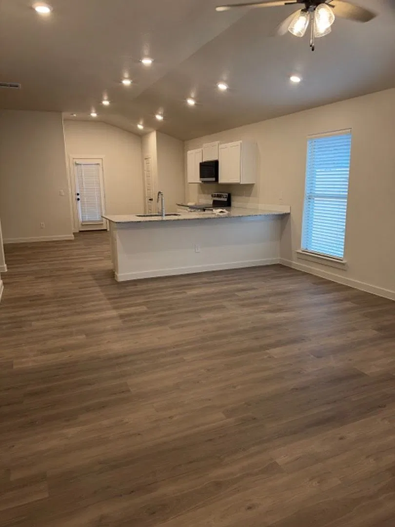 New Overlook Home — Photo 2
