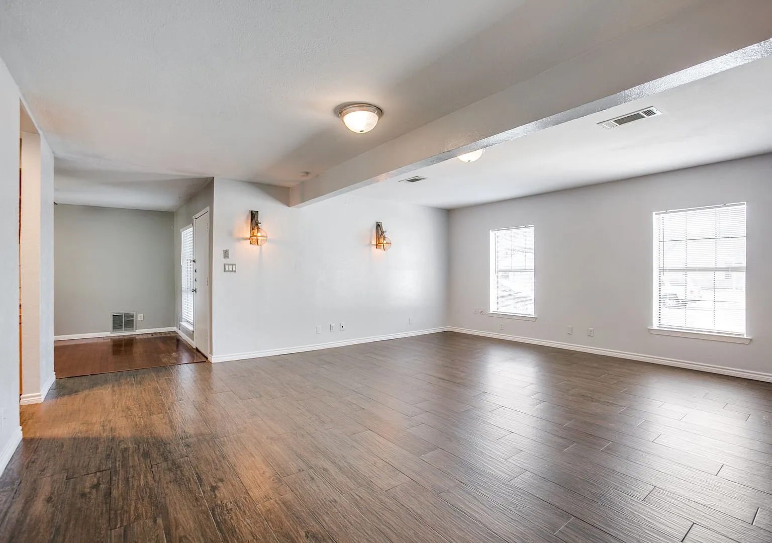 Single Story House in Garland w/ Great Yard Space — Photo 3