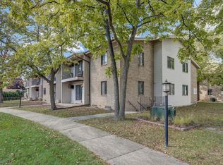 1487 S Carriage Ln, New Berlin, WI 53151