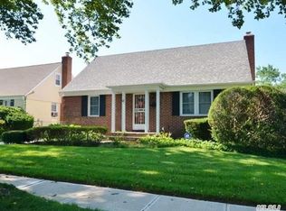 87 Aster Dr, New Hyde Park, NY 11040