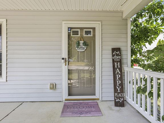 4th image of 373 Ashford Ave