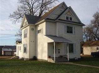324 E Main St, Madelia, MN 56062