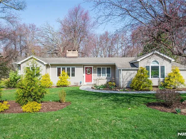 63 Jacobus Ave, Little Falls, NJ 07424