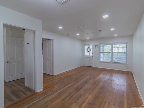 5th image of 267 BRETTONWOOD DR