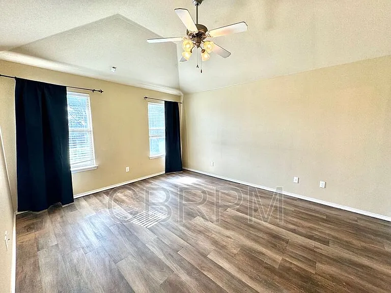 5207 Harvard St — Photo 10