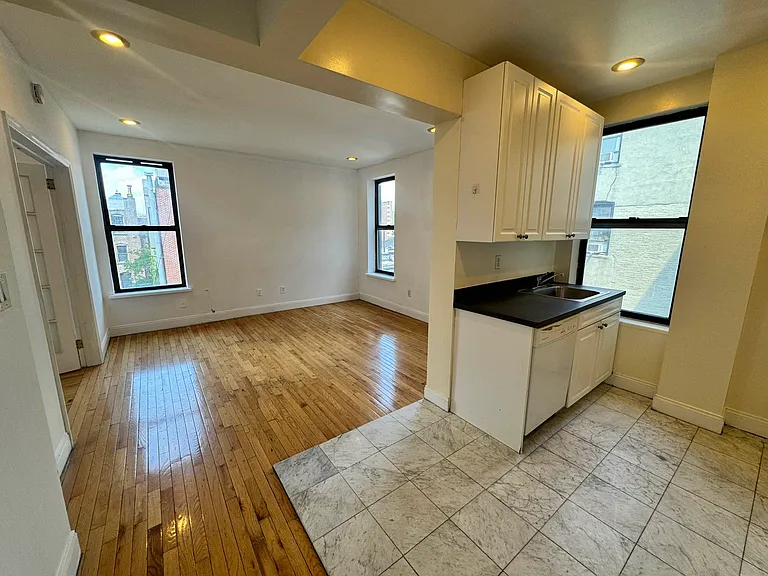 352 W 46th St #5C — Photo 5