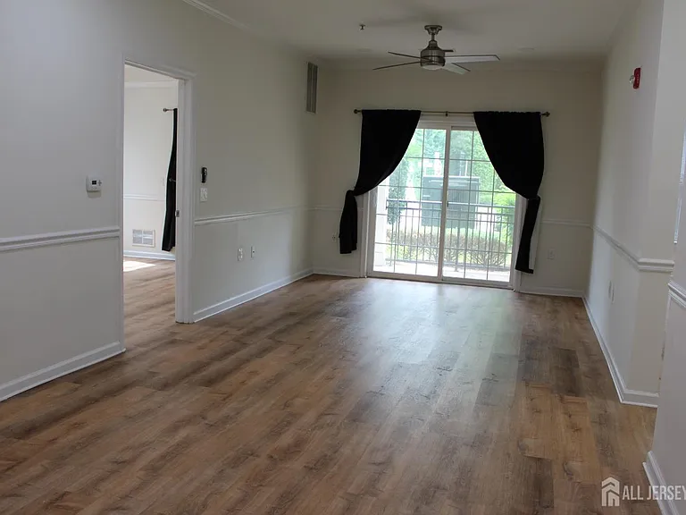 611 Doral Ct — Photo 5