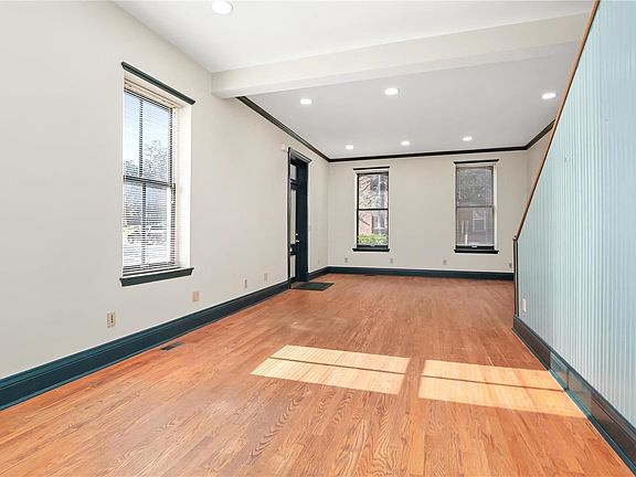 4th image of 1935 Arsenal St